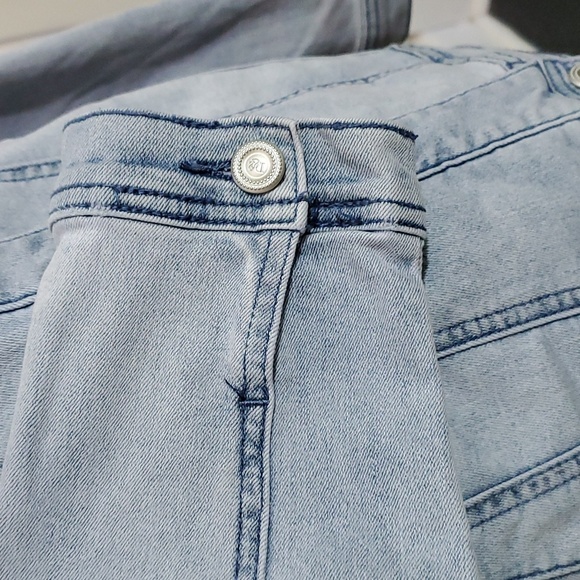 DG2, light wash denim jacket. - Picture 4 of 8